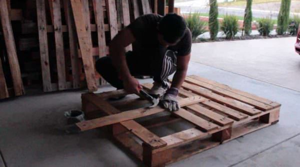 Diy: Wood Pallet Lantern DIY Pallet Tutorials DIY Pallet Video Tutorials Pallet Lamps & Lights Diy: Wood Pallet Lantern DIY Pallet Tutorials DIY Pallet Video Tutorials Pallet Lamps & Lights