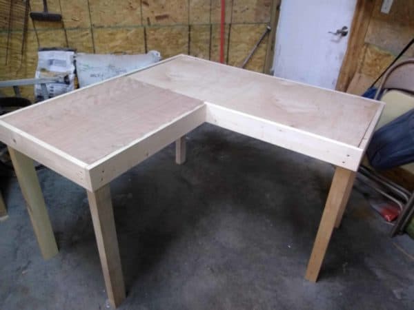 Two-toned Pallet Wood Computer Desk Pallet Desks & Pallet Tables Two-toned Pallet Wood Computer Desk Pallet Desks & Pallet Tables
