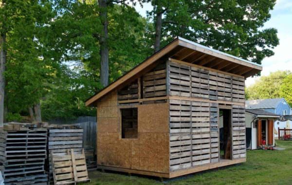 Workshop/Shed Using Pallet Wood and Other Recycled Lumber Pallet Sheds, Cabins, Huts & Playhouses Workshop/Shed Using Pallet Wood and Other Recycled Lumber Pallet Sheds, Cabins, Huts & Playhouses