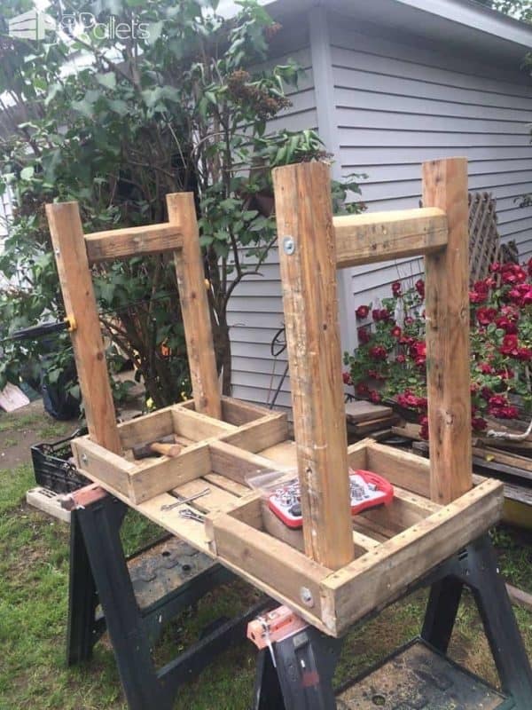 Painting Station – An Outdoor Pallet Work Table Pallet Desks & Pallet Tables Workshop and tools Painting Station – An Outdoor Pallet Work Table Pallet Desks & Pallet Tables Workshop and tools