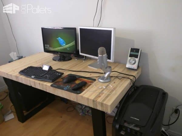 Standing Desk Idea with Pallets for College Students Pallet Desks & Pallet Tables Standing Desk Idea with Pallets for College Students Pallet Desks & Pallet Tables