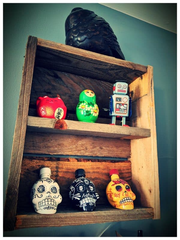 Super Simple Display Cabinet from Pallet Wood Scraps Pallet Bookcases & Bookshelves Pallet Shelves & Pallet Coat Hangers Super Simple Display Cabinet from Pallet Wood Scraps Pallet Bookcases & Bookshelves Pallet Shelves & Pallet Coat Hangers