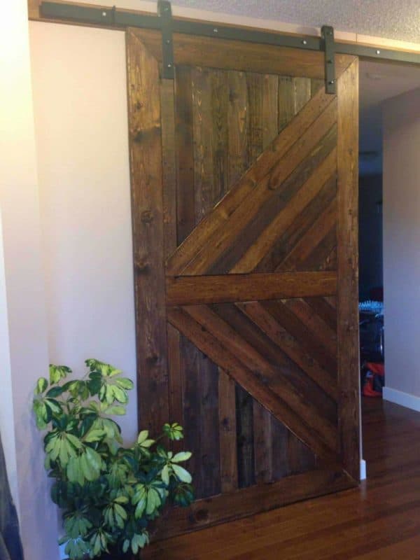 Using Your Old Pallets to Build a Barn Door Pallet Walls & Pallet Doors Using Your Old Pallets to Build a Barn Door Pallet Walls & Pallet Doors