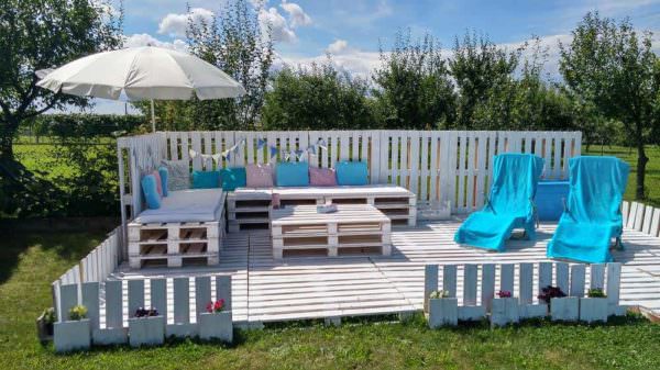 Pallets Ideas for Decorating Your Pool Area Lounges & Garden Sets Pallets Ideas for Decorating Your Pool Area Lounges & Garden Sets