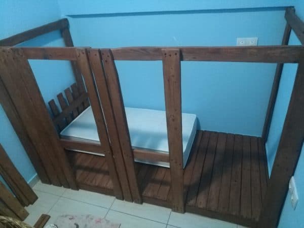 How I Made A Wooden Pallet House In The Children’s Room Fun Pallet Crafts for Kids How I Made A Wooden Pallet House In The Children’s Room Fun Pallet Crafts for Kids