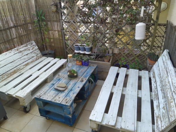 Outdoor Living Room and Coffee Table with Storage Niches Pallet Coffee Tables Outdoor Living Room and Coffee Table with Storage Niches Pallet Coffee Tables