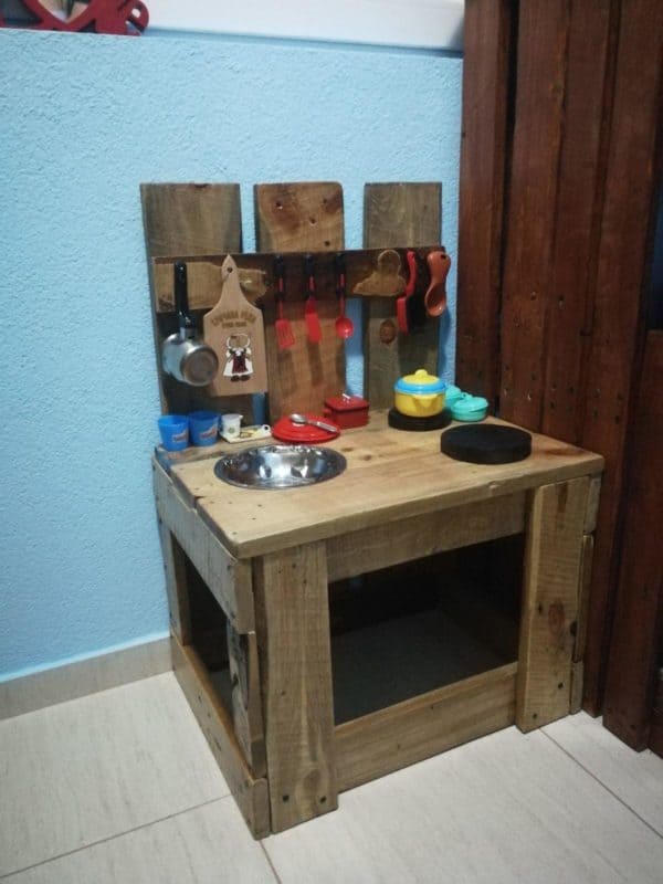 How I Made A Children’s Wood Pallet Kitchen For Indoor / Outdoor Fun Pallet Crafts for Kids How I Made A Children’s Wood Pallet Kitchen For Indoor / Outdoor Fun Pallet Crafts for Kids