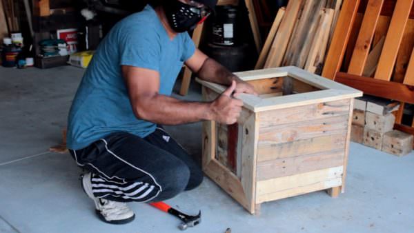 Diy – Backyard Pallet Planter Box DIY Pallet Tutorials DIY Pallet Video Tutorials Pallet Planters & Compost Bins Diy – Backyard Pallet Planter Box DIY Pallet Tutorials DIY Pallet Video Tutorials Pallet Planters & Compost Bins