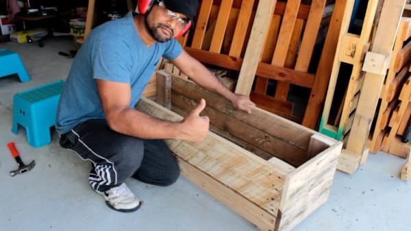 Diy – Backyard Pallet Planter Box DIY Pallet Tutorials DIY Pallet Video Tutorials Pallet Planters & Compost Bins Diy – Backyard Pallet Planter Box DIY Pallet Tutorials DIY Pallet Video Tutorials Pallet Planters & Compost Bins