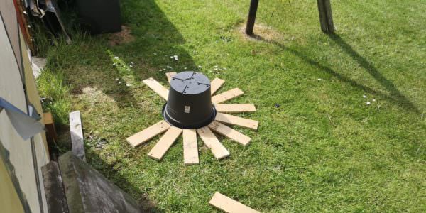 Little Pallet Wishing Well Project Pallet Planters & Compost Bins Little Pallet Wishing Well Project Pallet Planters & Compost Bins