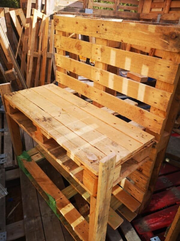 The Pallet Mud Kitchen I Made for My Niece Fun Pallet Crafts for Kids The Pallet Mud Kitchen I Made for My Niece Fun Pallet Crafts for Kids