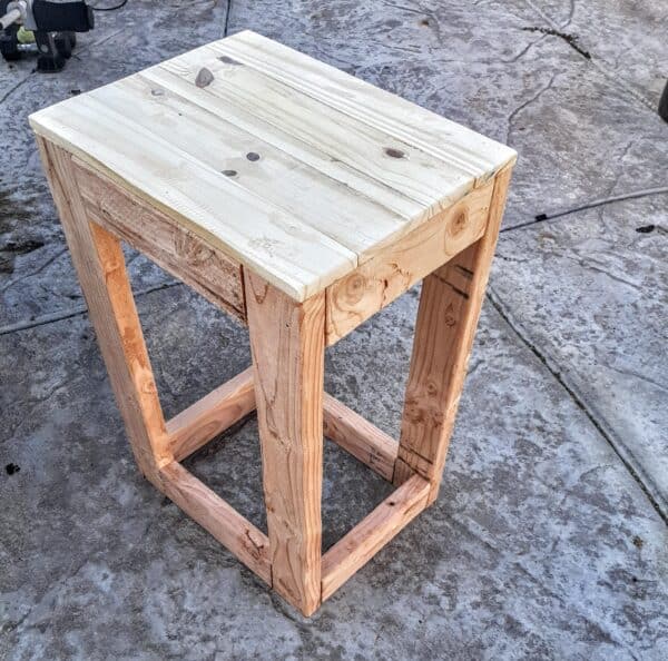 Rustic Bar with Pallet Bar Stools Pallet Benches, Pallet Chairs & Stools Rustic Bar with Pallet Bar Stools Pallet Benches, Pallet Chairs & Stools
