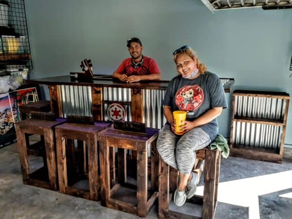 Rustic Bar with Pallet Bar Stools Pallet Benches, Pallet Chairs & Stools Rustic Bar with Pallet Bar Stools Pallet Benches, Pallet Chairs & Stools