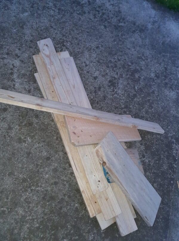 Multi-purpose Pallet Shelf From One Ordinary Pallet Pallet Shelves & Pallet Coat Hangers Multi-purpose Pallet Shelf From One Ordinary Pallet Pallet Shelves & Pallet Coat Hangers