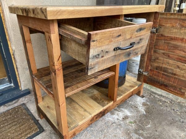 Bbq Table Made from Reclaimed Wood & Pallets Pallet Desks & Pallet Tables Bbq Table Made from Reclaimed Wood & Pallets Pallet Desks & Pallet Tables