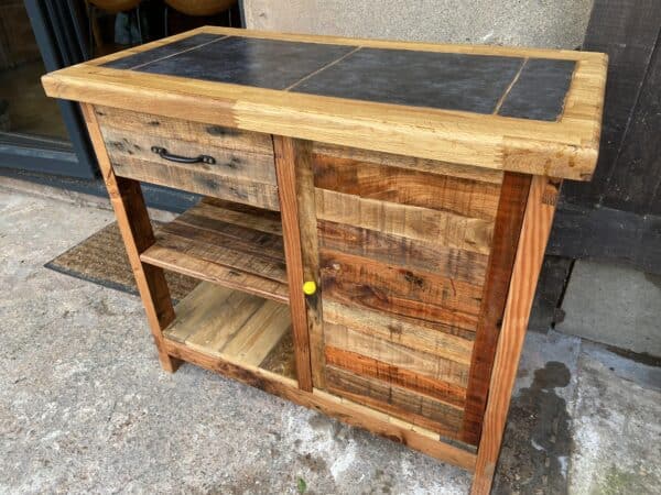 Bbq Table Made from Reclaimed Wood & Pallets Pallet Desks & Pallet Tables Bbq Table Made from Reclaimed Wood & Pallets Pallet Desks & Pallet Tables