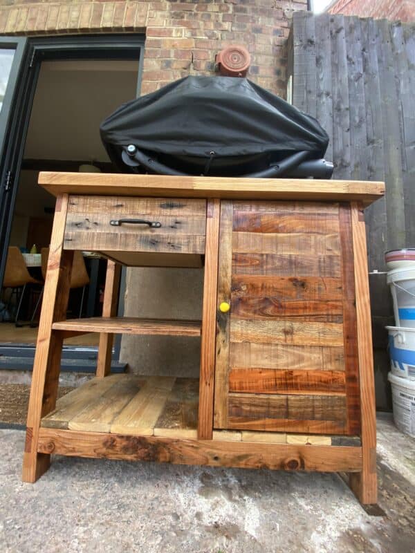 Bbq Table Made from Reclaimed Wood & Pallets Pallet Desks & Pallet Tables Bbq Table Made from Reclaimed Wood & Pallets Pallet Desks & Pallet Tables