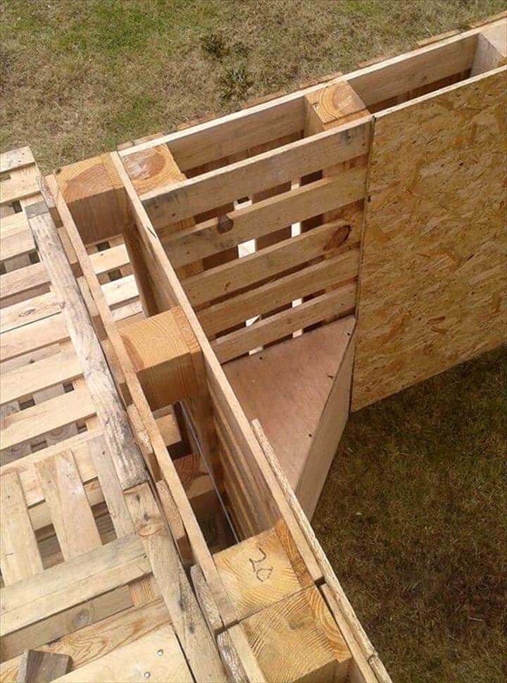 Build a Swimming Pool Out Of 40 Pallets Pallets in the Garden Build a Swimming Pool Out Of 40 Pallets Pallets in the Garden