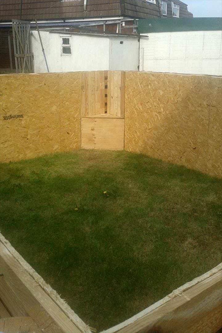 Build a Swimming Pool Out Of 40 Pallets Pallets in the Garden Build a Swimming Pool Out Of 40 Pallets Pallets in the Garden