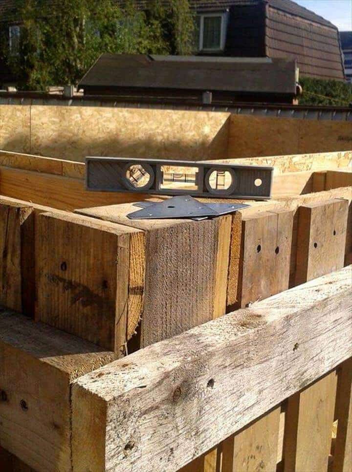 Build a Swimming Pool Out Of 40 Pallets Pallets in the Garden Build a Swimming Pool Out Of 40 Pallets Pallets in the Garden