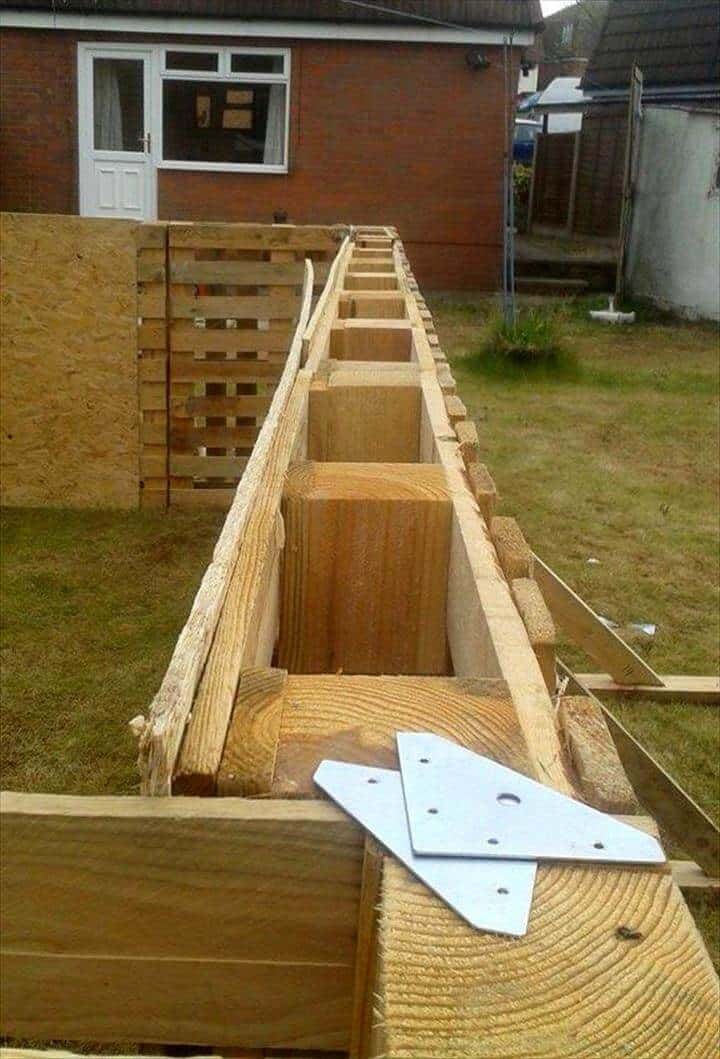 Build a Swimming Pool Out Of 40 Pallets Pallets in the Garden Build a Swimming Pool Out Of 40 Pallets Pallets in the Garden
