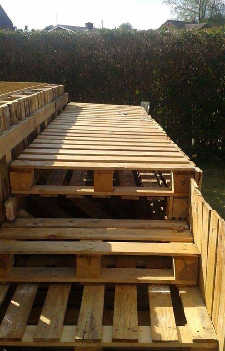 Build a Swimming Pool Out Of 40 Pallets Pallets in the Garden Build a Swimming Pool Out Of 40 Pallets Pallets in the Garden