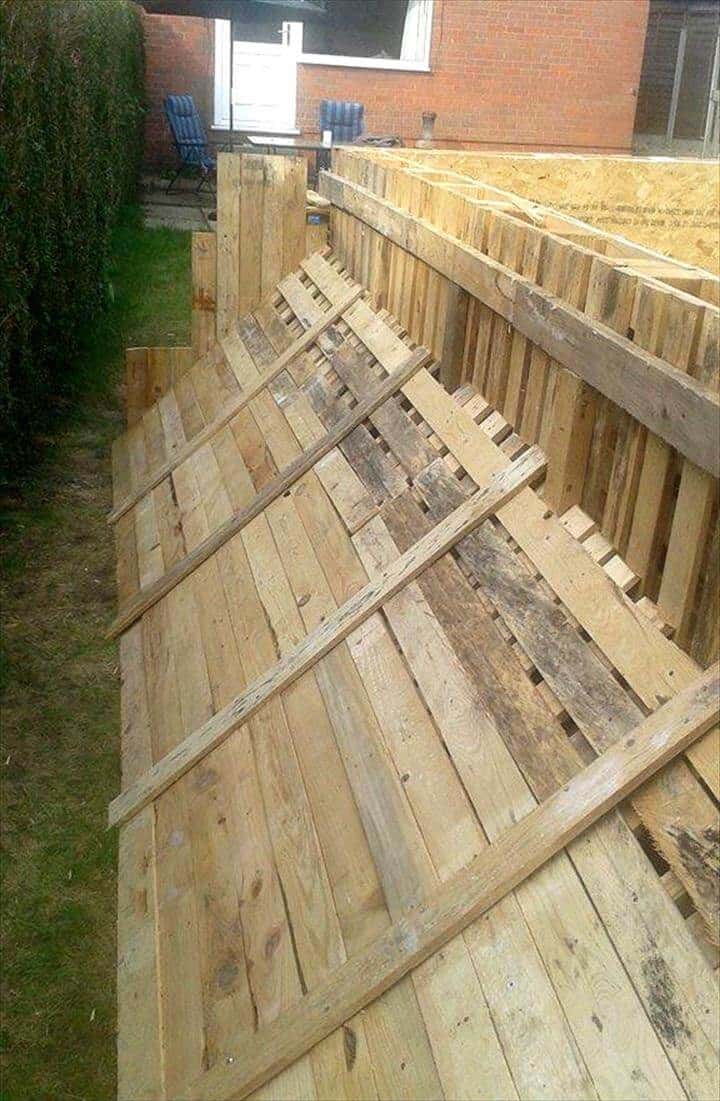 Build a Swimming Pool Out Of 40 Pallets Pallets in the Garden Build a Swimming Pool Out Of 40 Pallets Pallets in the Garden