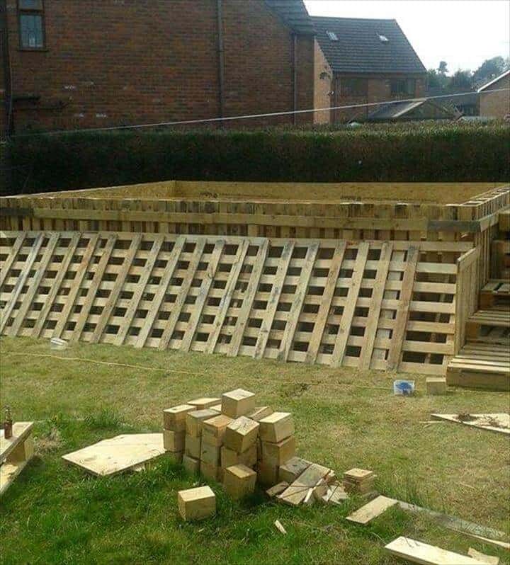 Build a Swimming Pool Out Of 40 Pallets Pallets in the Garden Build a Swimming Pool Out Of 40 Pallets Pallets in the Garden