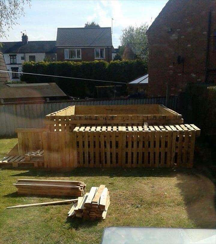 Build a Swimming Pool Out Of 40 Pallets Pallets in the Garden Build a Swimming Pool Out Of 40 Pallets Pallets in the Garden