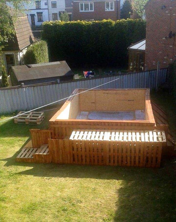 Build a Swimming Pool Out Of 40 Pallets Pallets in the Garden Build a Swimming Pool Out Of 40 Pallets Pallets in the Garden