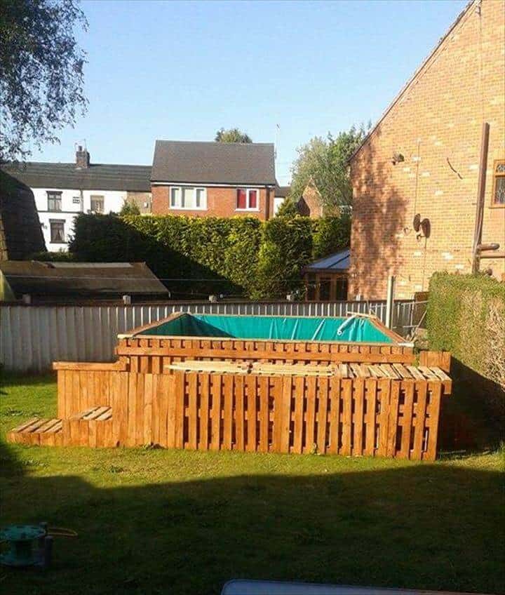Build a Swimming Pool Out Of 40 Pallets Pallets in the Garden Build a Swimming Pool Out Of 40 Pallets Pallets in the Garden