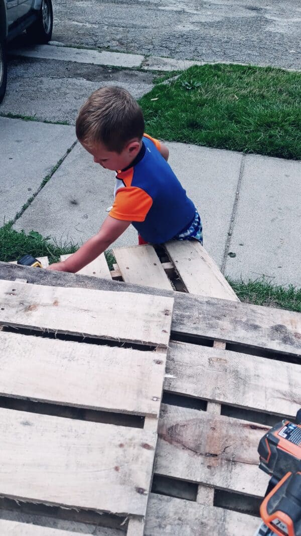How I Made a Pallet Pool During The Covid-19 Pandemic DIY Pallet Tutorials Fun Pallet Crafts for Kids Pallet Projects Pallets in the Garden How I Made a Pallet Pool During The Covid-19 Pandemic DIY Pallet Tutorials Fun Pallet Crafts for Kids Pallet Projects Pallets in the Garden
