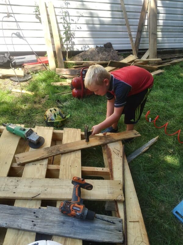 How I Made a Pallet Pool During The Covid-19 Pandemic DIY Pallet Tutorials Fun Pallet Crafts for Kids Pallet Projects Pallets in the Garden How I Made a Pallet Pool During The Covid-19 Pandemic DIY Pallet Tutorials Fun Pallet Crafts for Kids Pallet Projects Pallets in the Garden