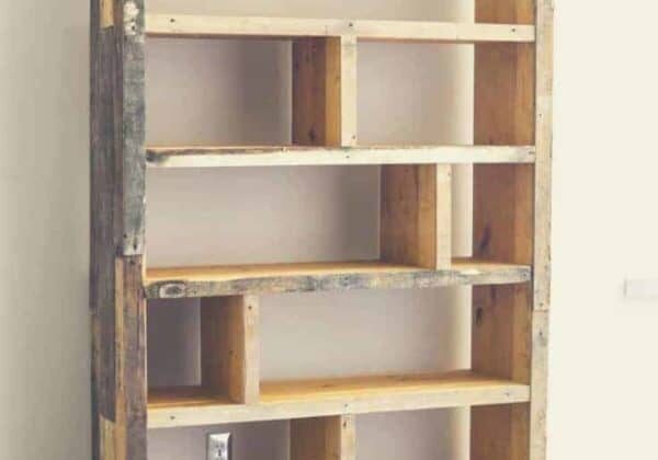 1001pallets.com-2-bookshelf-ideas-with-pallet-for-your-dorm-2