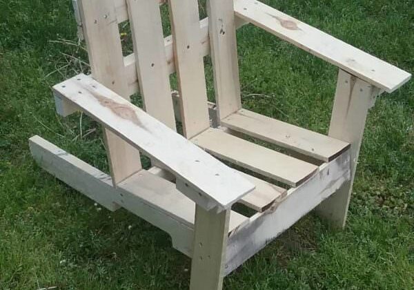 1001pallets.com-2-hour-easy-pallet-outdoor-chair-03
