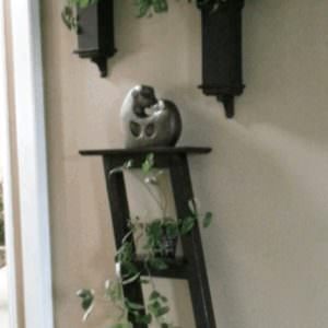 Copie de 1001pallets.com-a-leaning-style-hall-table-from-pallets-600x997