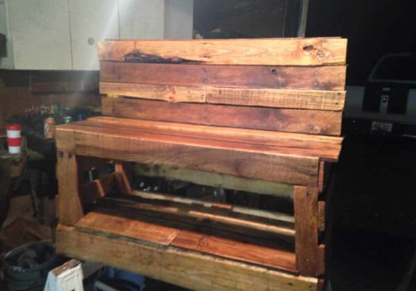 1001pallets.com-a-pallet-shoe-changing-storage-bench