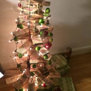 1001pallets.com-abstractmodern-scandinavian-christmas-tree-from-pallet-offcuts-02