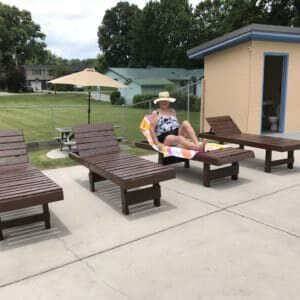 1001pallets.com-adjustable-pallet-loungers-have-you-loving-outdoor-living-01