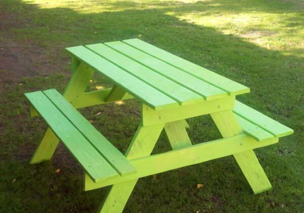 1001pallets.com-petite-table-avec-bancs-en-palette-4