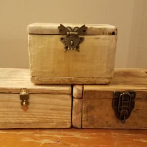 No matter what style of latch you use - from functional to ornate/decorative, it's just better when on these rustic little Pallet Jewelry Boxes!