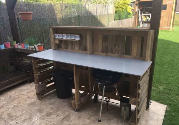 1001pallets.com-backyard-pallet-garden-bar-will-get-parties-started-02