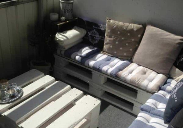 balcony-lounge