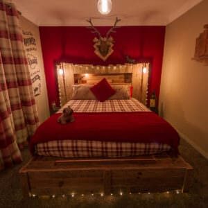 1001pallets.com-cabin-inspired-kingsize-pallet-bed-12