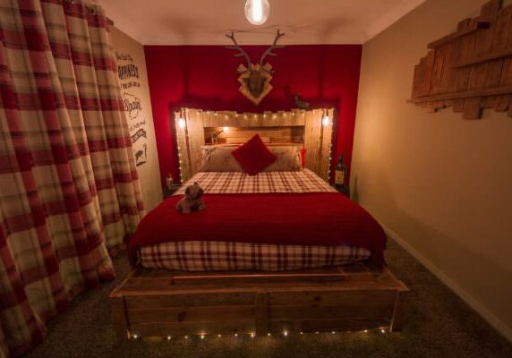 1001pallets.com-cabin-inspired-kingsize-pallet-bed-12