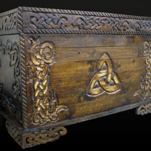 1001pallets.com-celtic-knot-inspired-blanket-chest