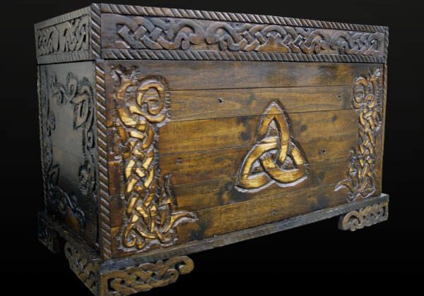 1001pallets.com-celtic-knot-inspired-blanket-chest