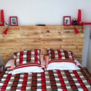 1001pallets.com-headboard-made-with-several-pallets3