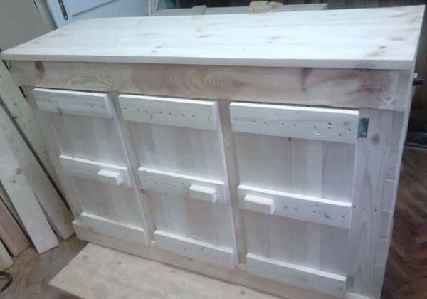 1001pallets.com-chest-of-drawers-for-a-variety-of-purposes