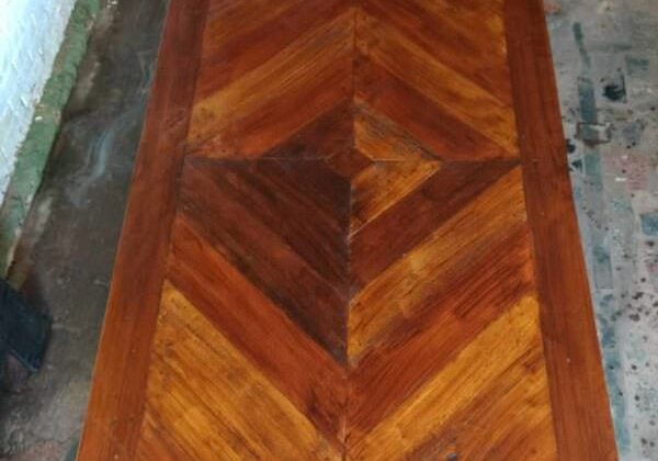 1001pallets.com-chevron-pallet-dining-table-is-a-beautiful-gift-01